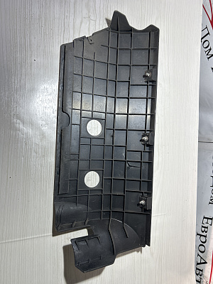 a9040741247 Крышка двигателя передняя